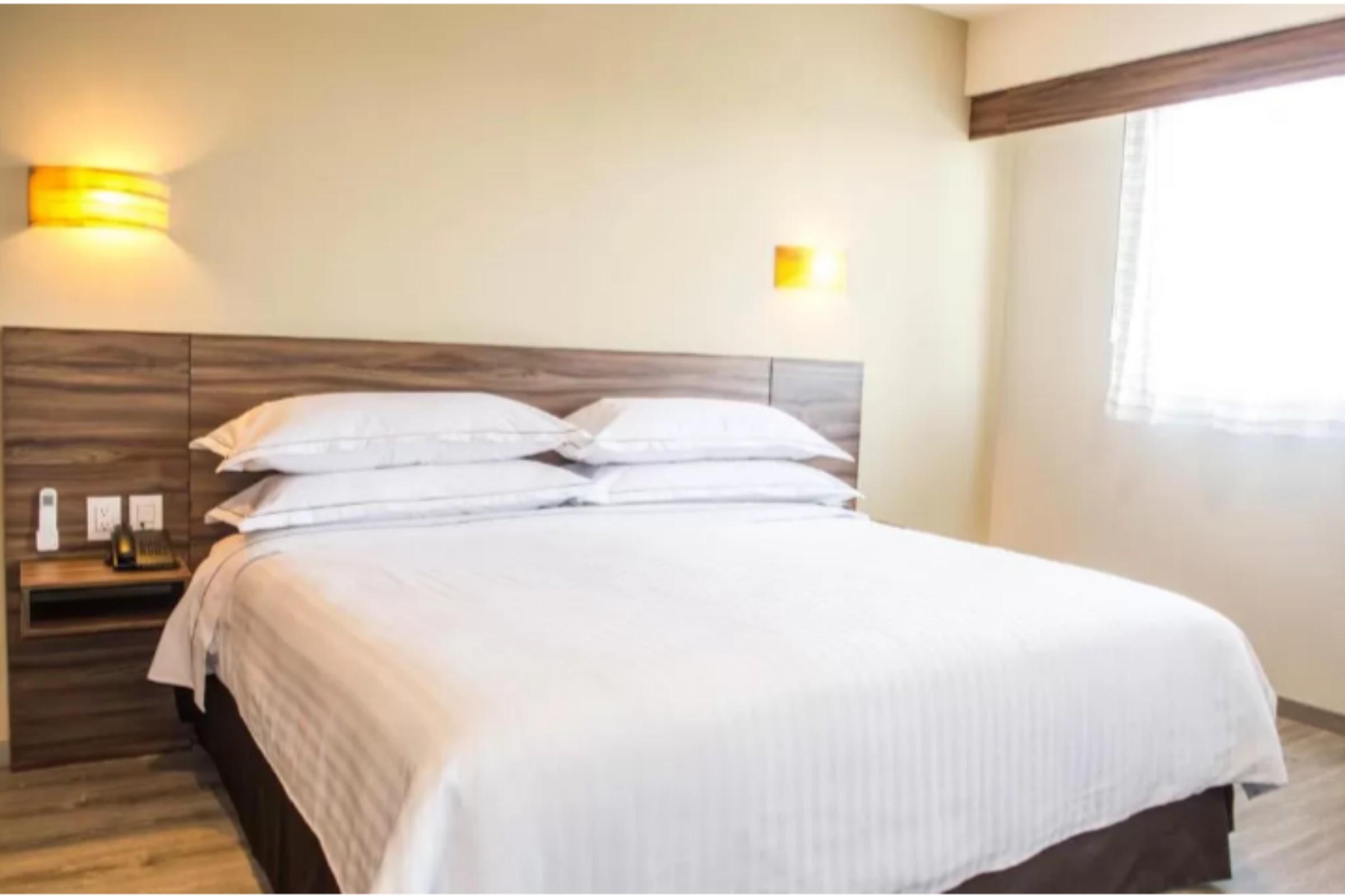 Crown Victoria Hotel 4*