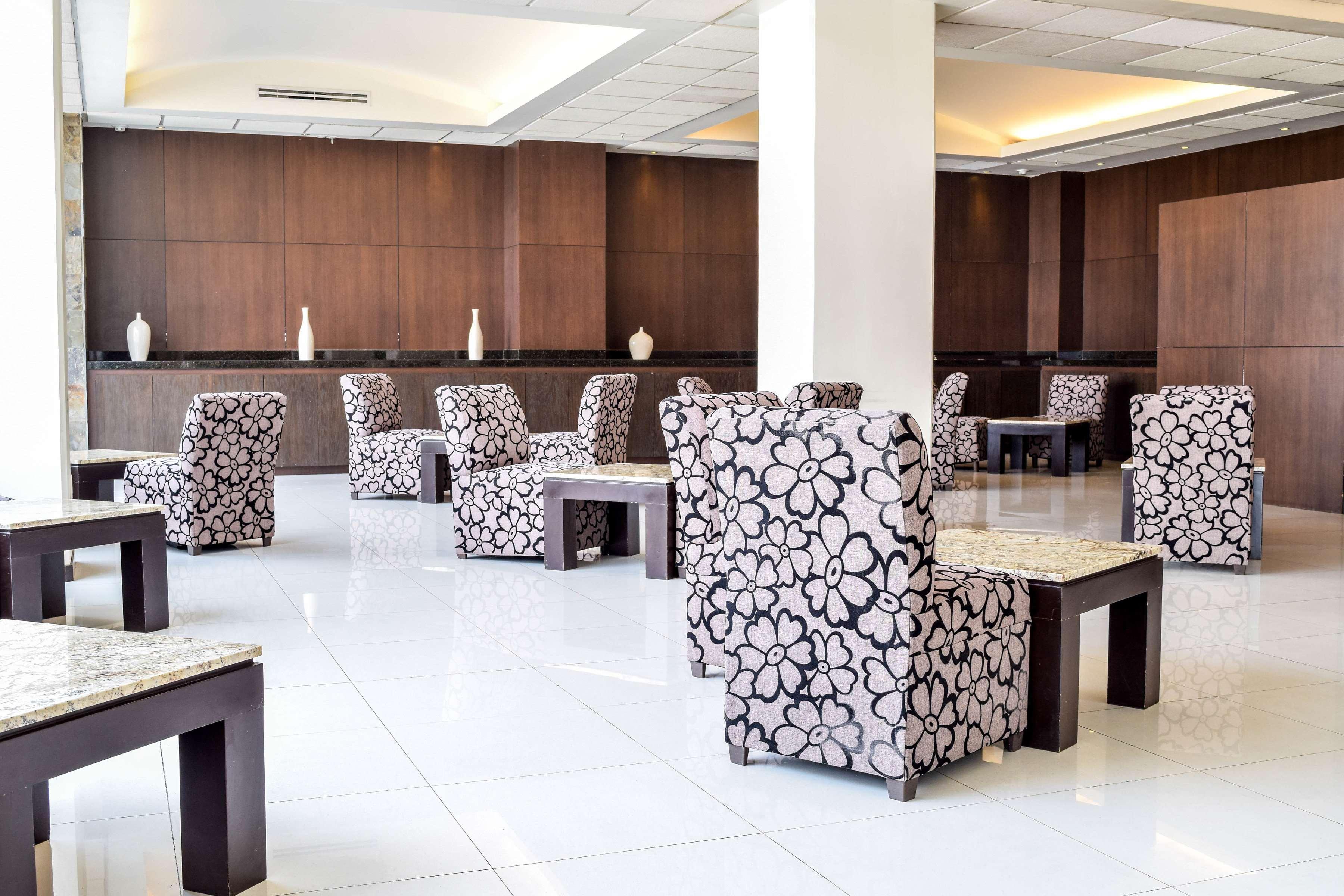 Hotel Crown Victoria 4*