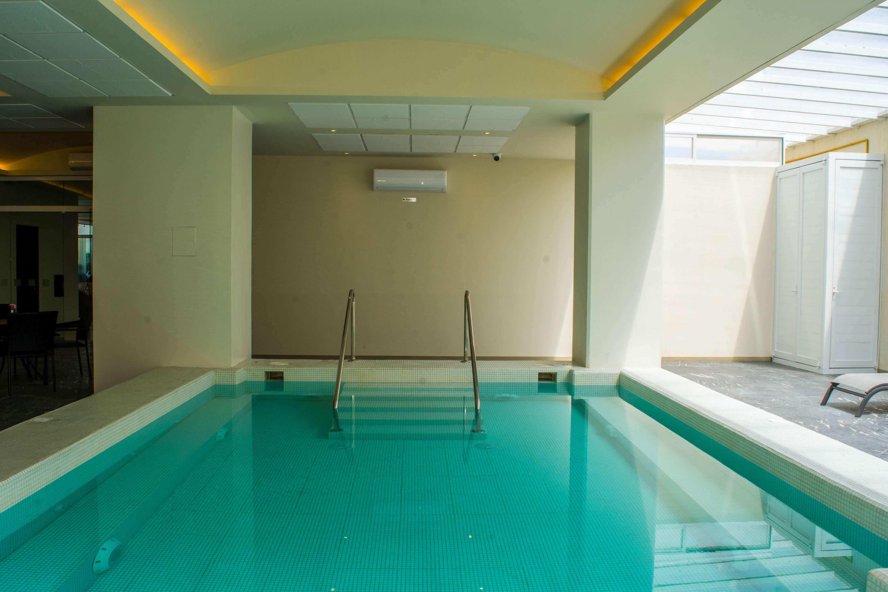 Crown Victoria Hotel 4*