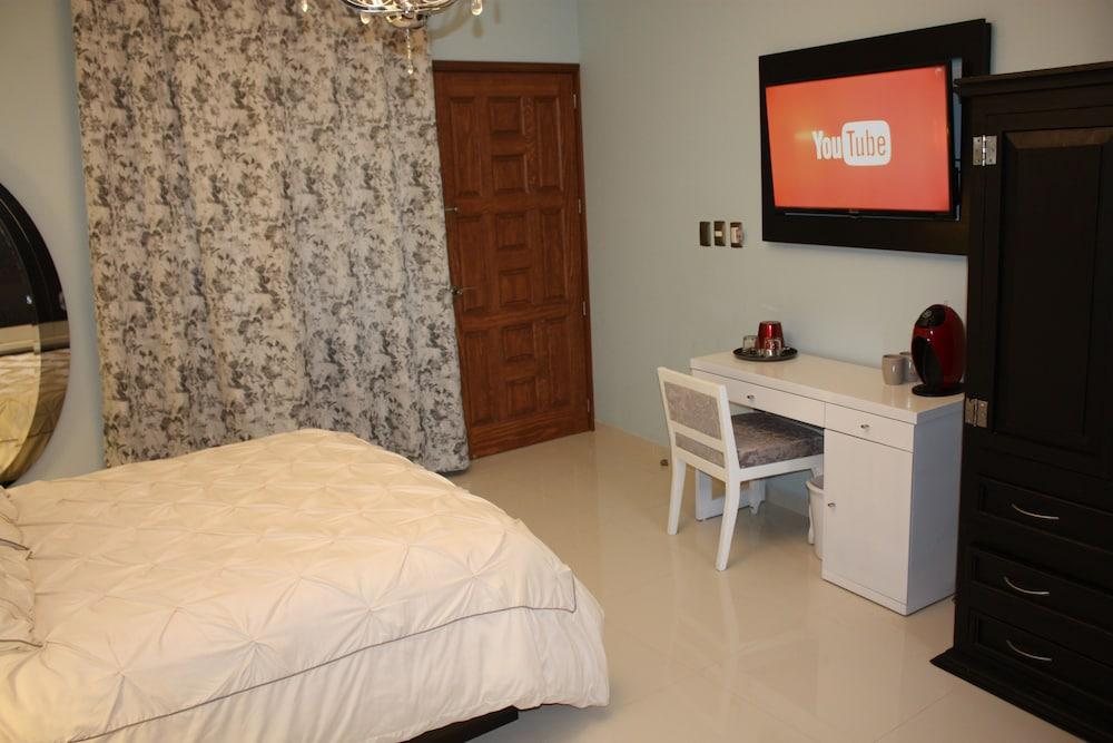 Zarzarosa Boutique Bed & Breakfast 3*
