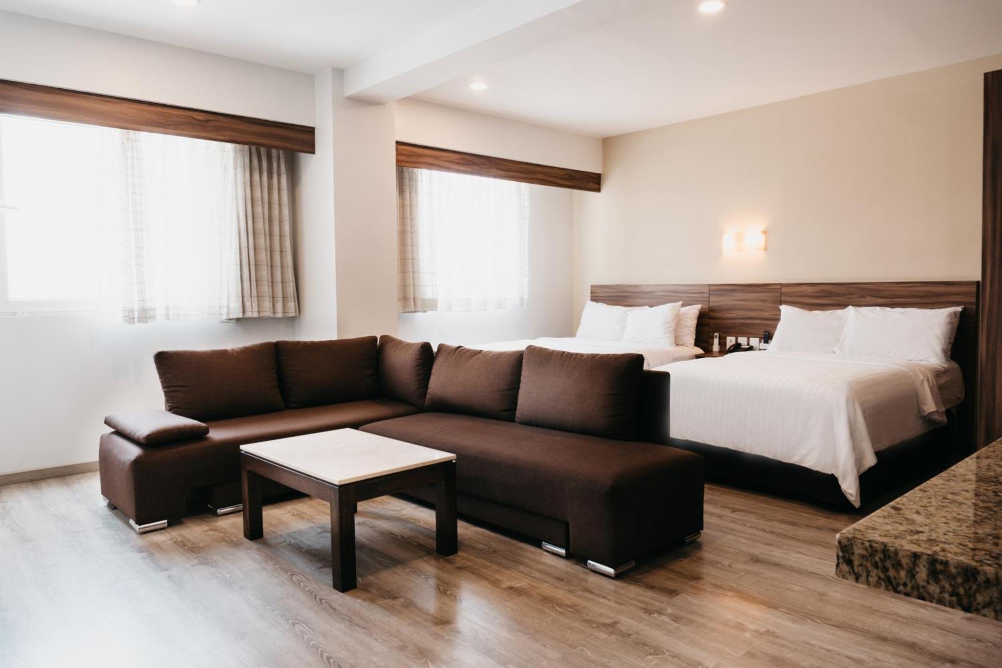 Hotel Crown Victoria