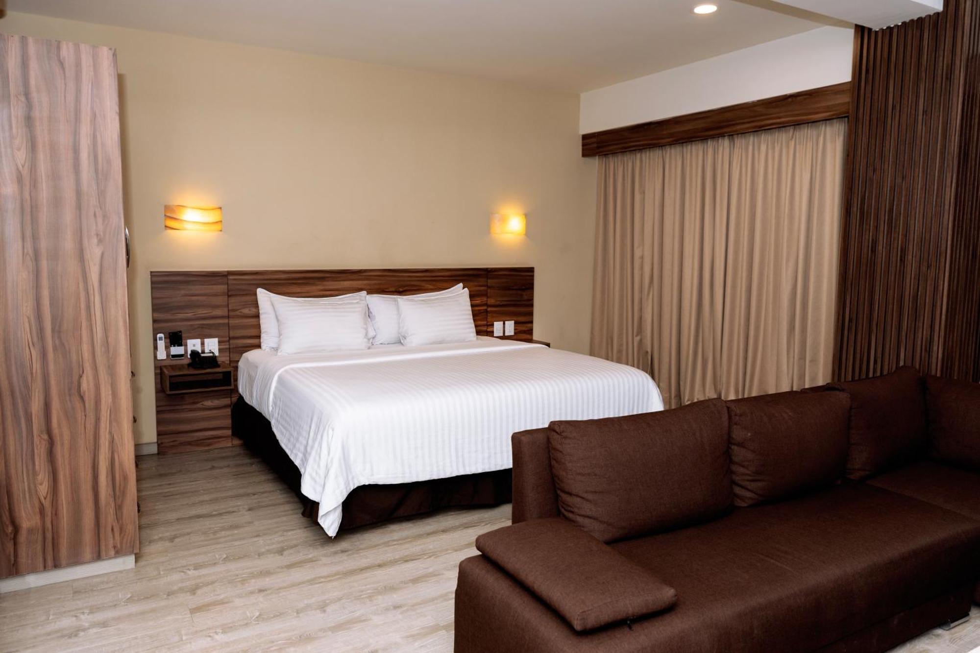 Crown Victoria Hotel 4*