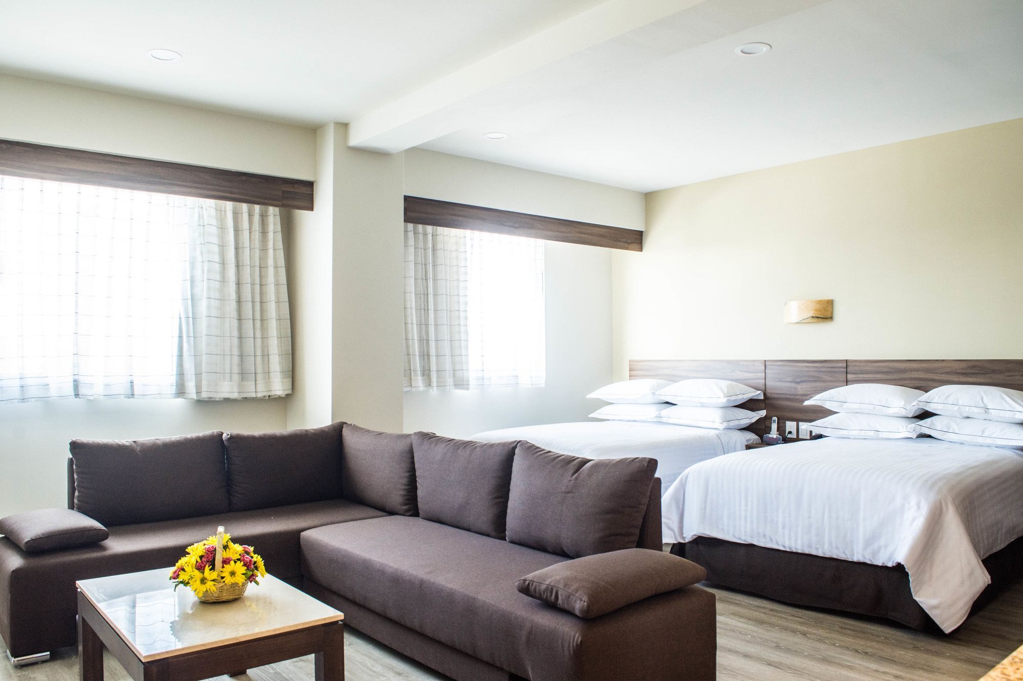 Hotel Crown Victoria 4*
