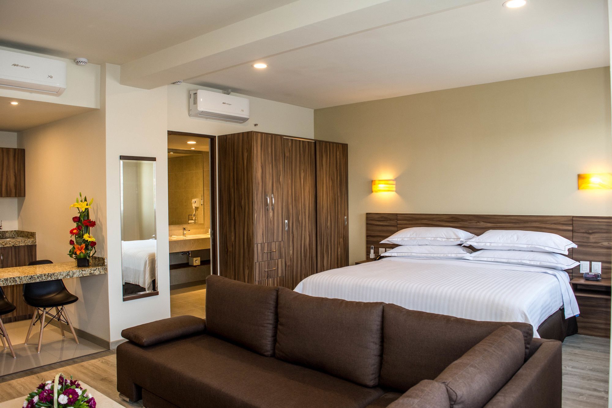 Crown Victoria Hotel 4*