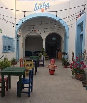 Santa Lucha Hostal *