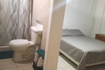 Santa Lucha Hostal *