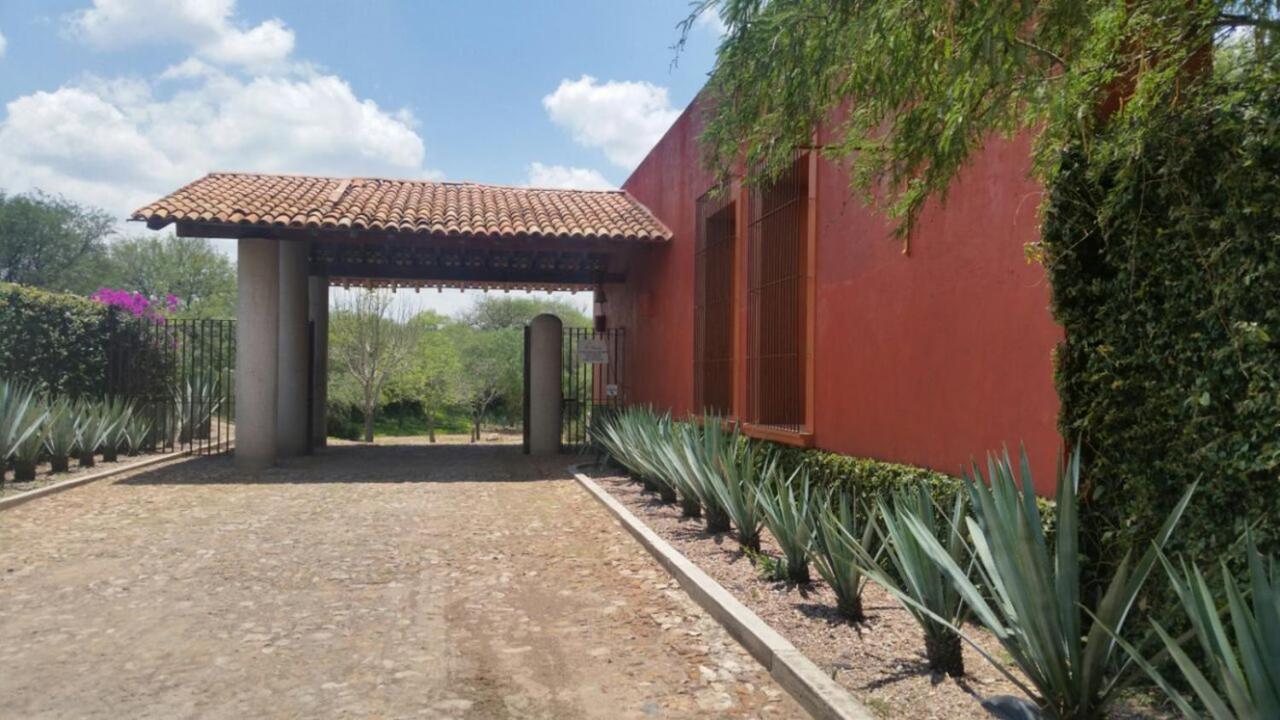 Puerta Del Lobo *