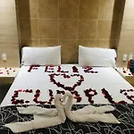 Q Motel