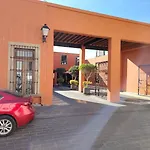 Lele y Panchito en el Centro ***Estacionamiento***