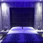 Q Motel