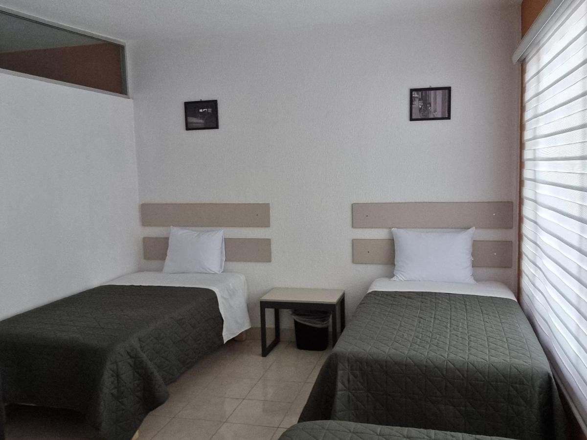 Residencia Ximatario Guest house *