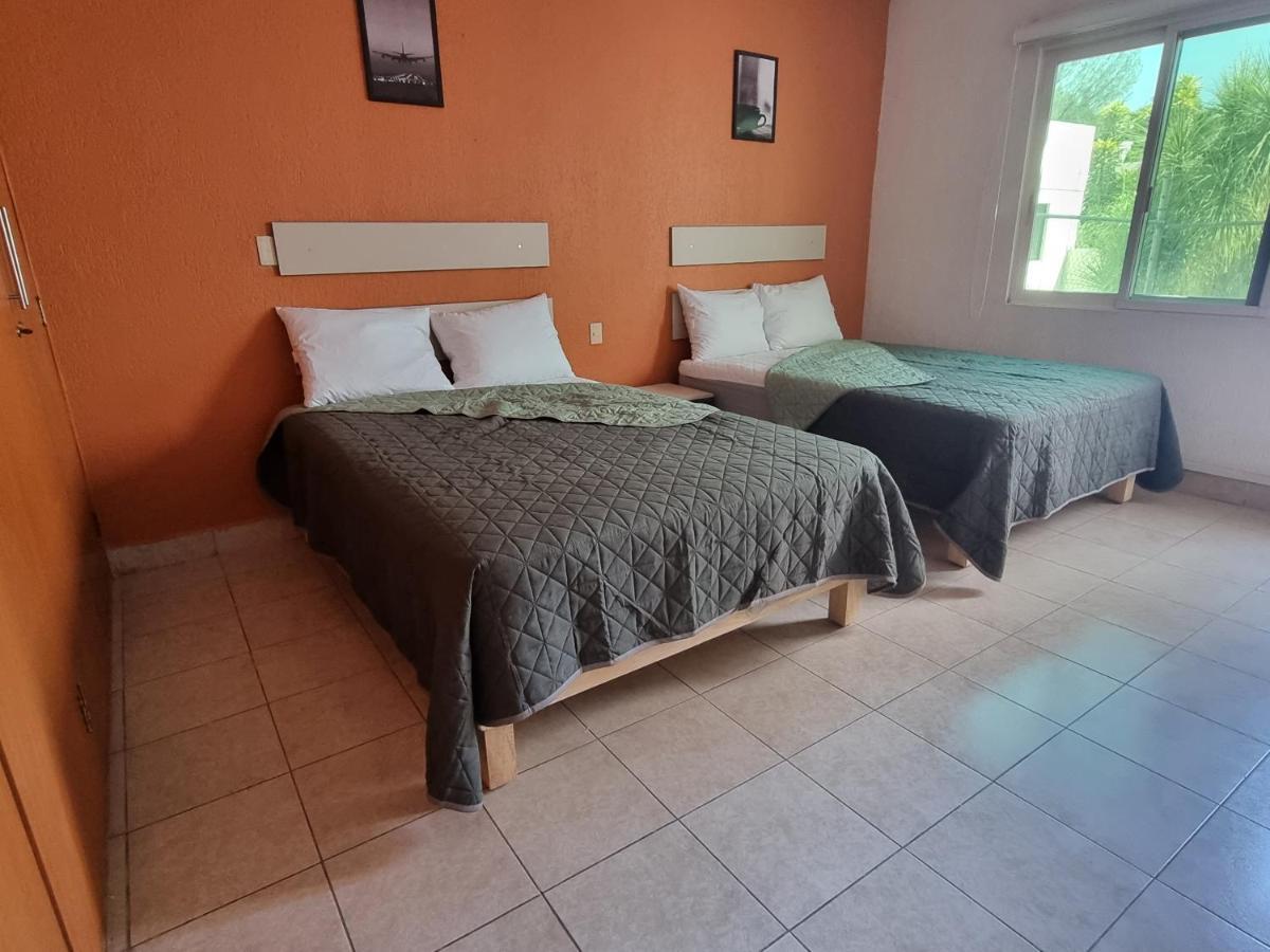 Residencia Ximatario Guest house *