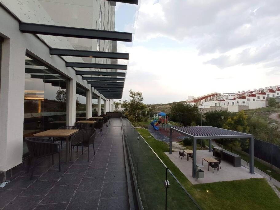 Departamento Privado Con Alberca Climatizada Y Gimnasio * Querétaro