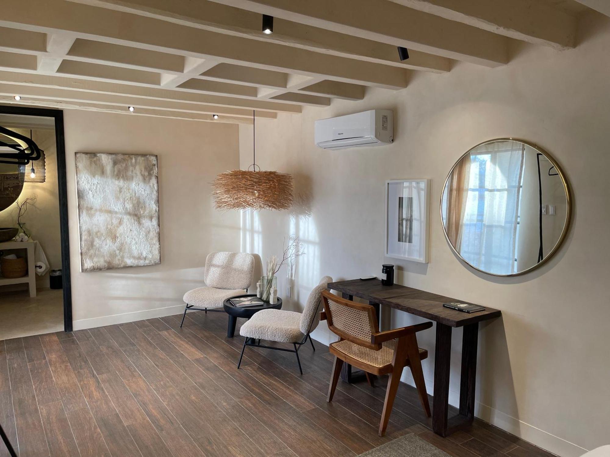 Casa Realm Hotel