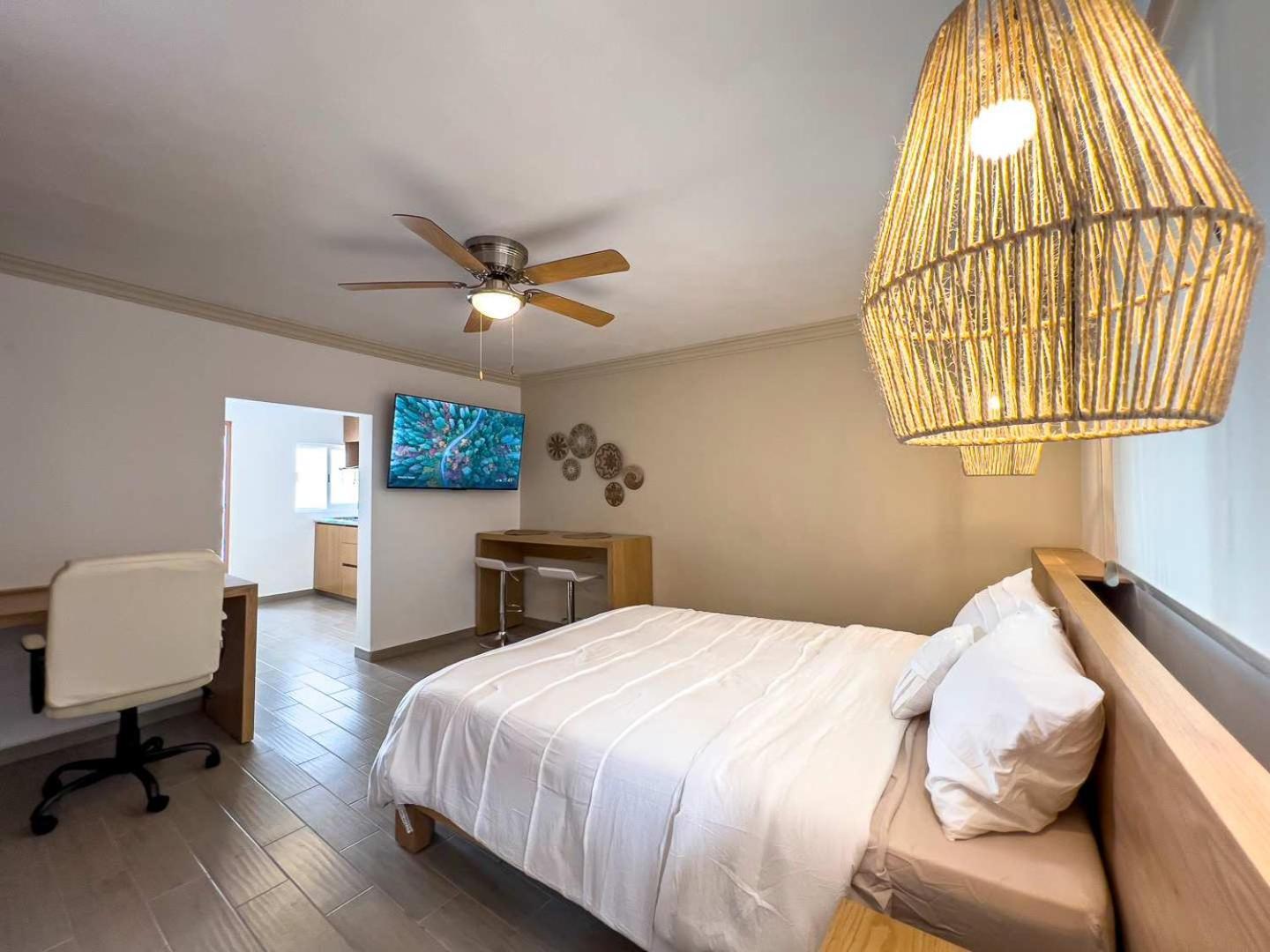 Modern With Office In Prime Location Apartment *