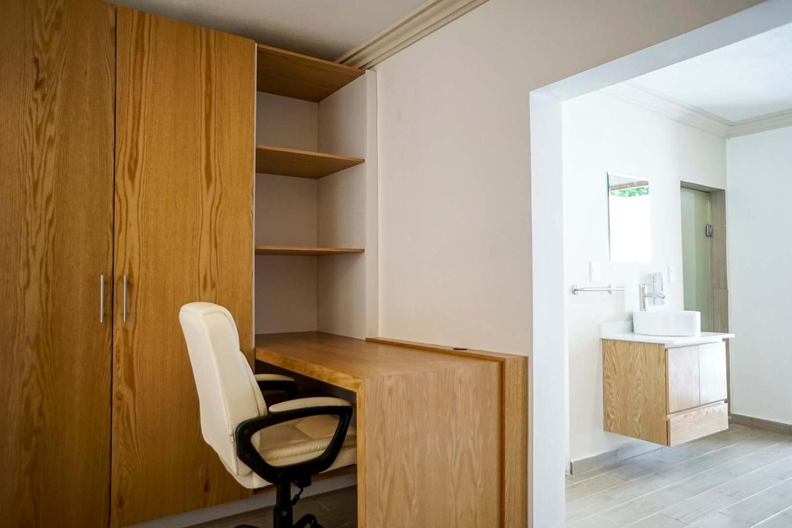 Apartment Modern With Office In Prime Location