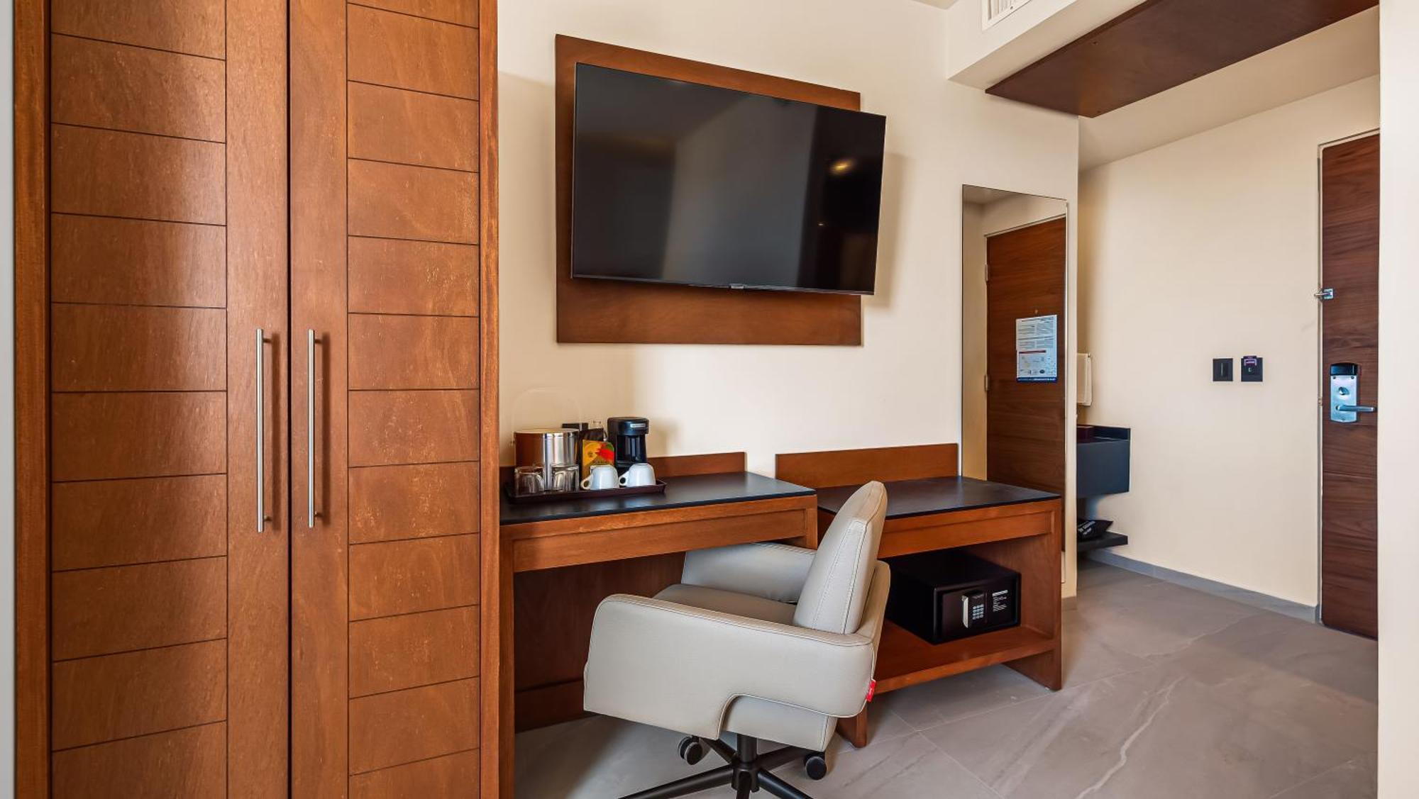 Hotel Hampton By Hilton Queretaro 3*