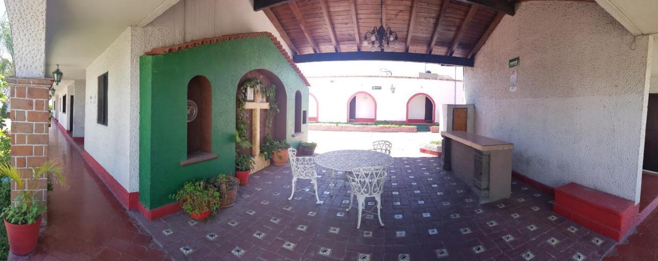 Capital O Las Campanas Hotel 2*